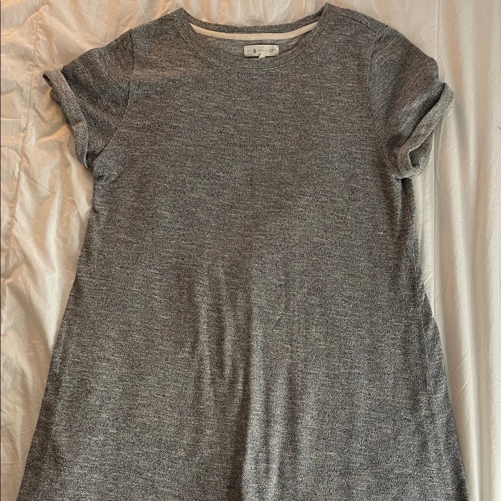 lou grey dress Lou & Grey Woven Gray Short Sleeve Dress